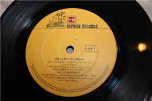 Arlo Guthrie - Valley To Pray / Gabriel's Mother's Hiway Ballad No. 16 Blue ...