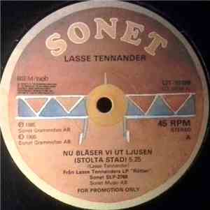 Lasse Tennander - Nu Blåser Vi Ut Ljusen (Stolta Stad)