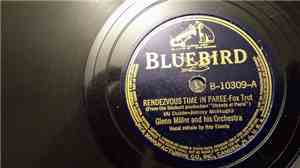 Glenn Miller And His Orchestra - Rendezvous Time In Paree / We Can Live On  ...
