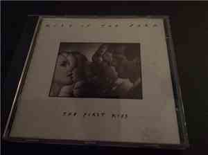 Kiss In The Dark - The First Kiss