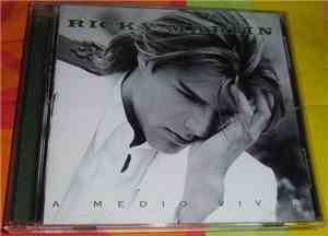 Ricky Martin - A Medio Vivir
