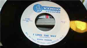 Diana Darrin - I Love The Way / Gimme A Little Kiss Will Ya Huh?