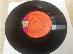 Creedence Clearwater Revival - Sweet Hitch-Hiker / Door To Door