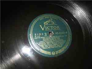 Louis Armstrong And His Orchestra - I Gotta Right To Sing The Blues / There ...
